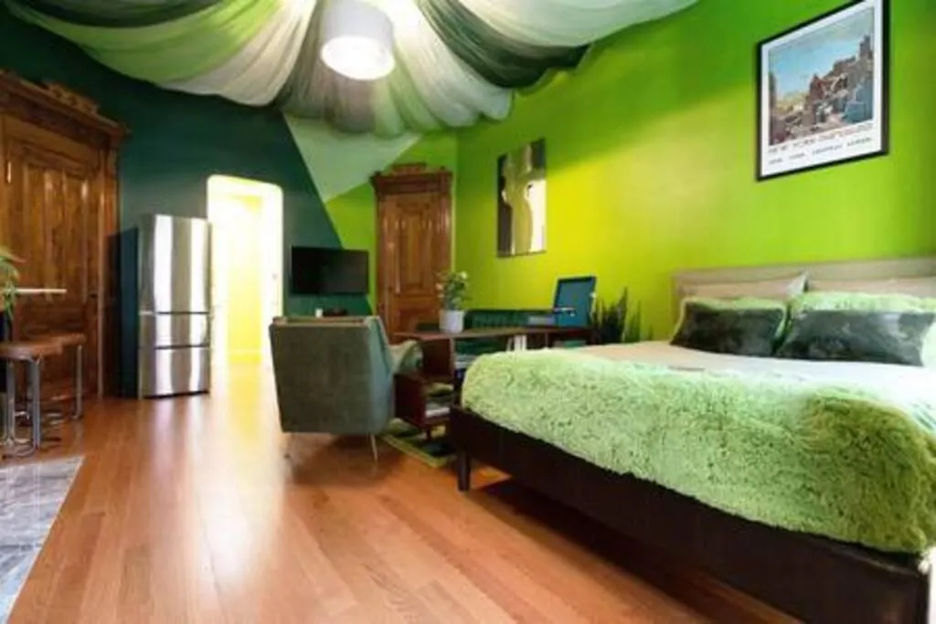 The Green Room: 70S Groove Themed Studio New York