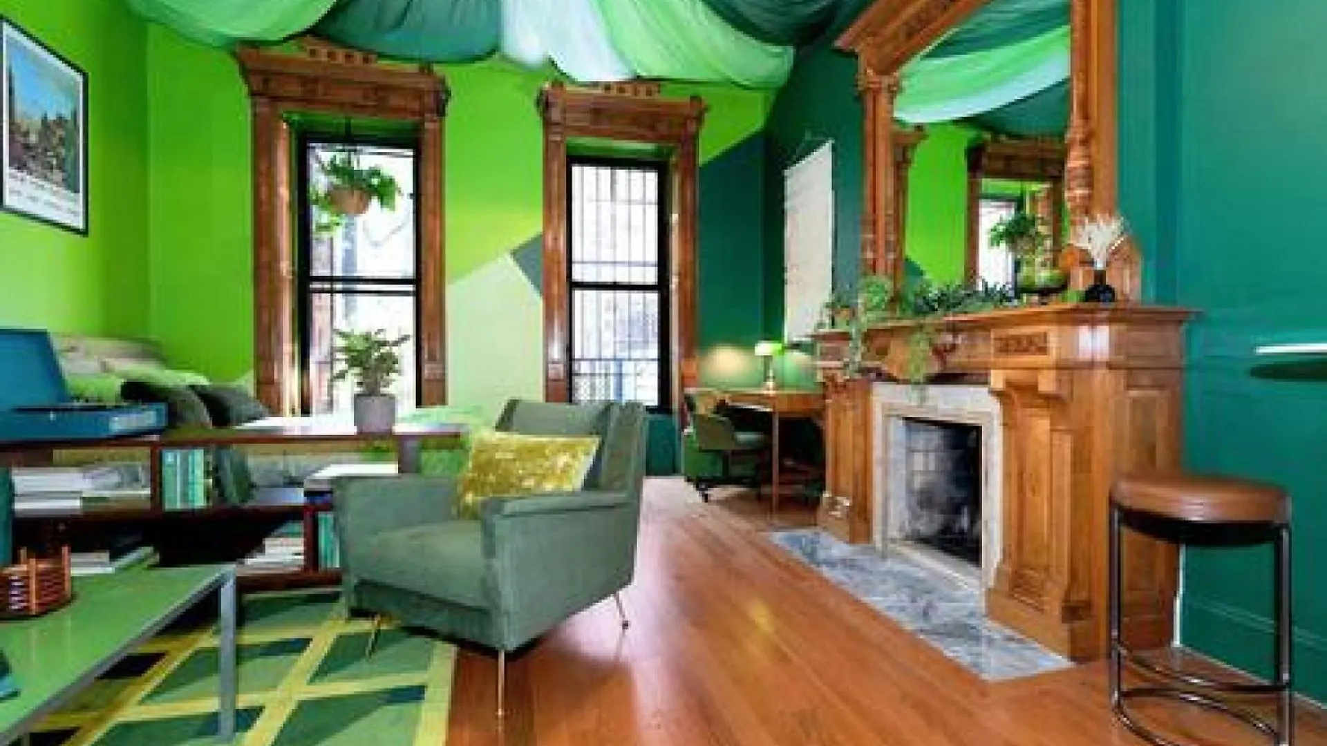 The Green Room: 70S Groove Themed Studio New York